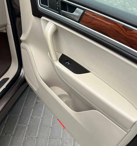 Коричневый Фольксваген Туарег, объемом двигателя 2.97 л и пробегом 365 тыс. км за 17000 $, фото 30 на Automoto.ua