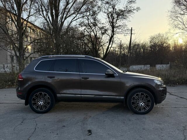 Коричневый Фольксваген Туарег, объемом двигателя 3 л и пробегом 250 тыс. км за 15300 $, фото 3 на Automoto.ua