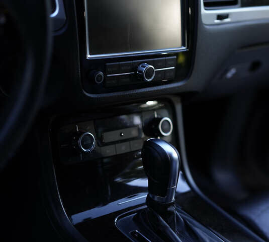 Коричневый Фольксваген Туарег, объемом двигателя 2.97 л и пробегом 304 тыс. км за 17449 $, фото 16 на Automoto.ua