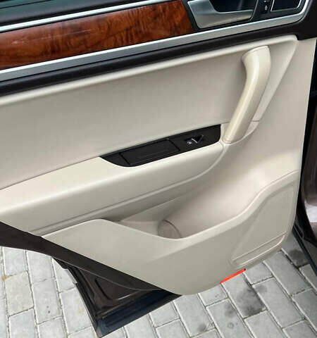 Коричневий Фольксваген Туарег, об'ємом двигуна 2.97 л та пробігом 368 тис. км за 15500 $, фото 25 на Automoto.ua