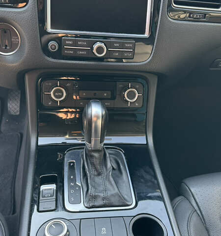 Коричневий Фольксваген Туарег, об'ємом двигуна 3.6 л та пробігом 194 тис. км за 14500 $, фото 48 на Automoto.ua