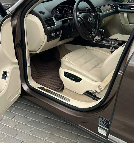 Коричневий Фольксваген Туарег, об'ємом двигуна 2.97 л та пробігом 368 тис. км за 15500 $, фото 17 на Automoto.ua