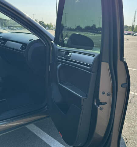 Коричневий Фольксваген Туарег, об'ємом двигуна 3.6 л та пробігом 194 тис. км за 14500 $, фото 17 на Automoto.ua