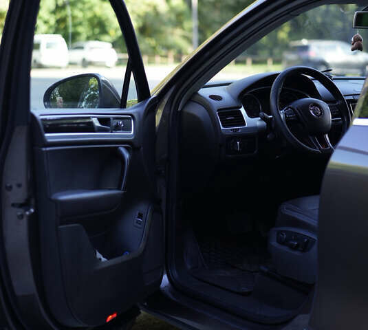 Коричневый Фольксваген Туарег, объемом двигателя 2.97 л и пробегом 304 тыс. км за 17449 $, фото 13 на Automoto.ua