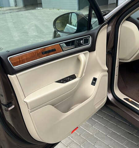 Коричневый Фольксваген Туарег, объемом двигателя 2.97 л и пробегом 365 тыс. км за 17000 $, фото 23 на Automoto.ua