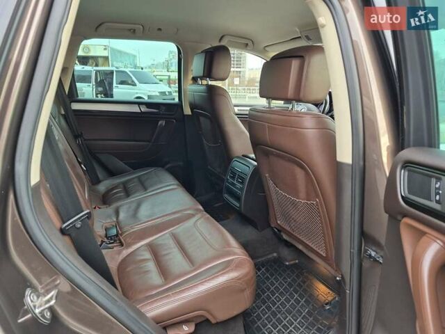 Коричневый Фольксваген Туарег, объемом двигателя 2.97 л и пробегом 260 тыс. км за 19950 $, фото 2 на Automoto.ua