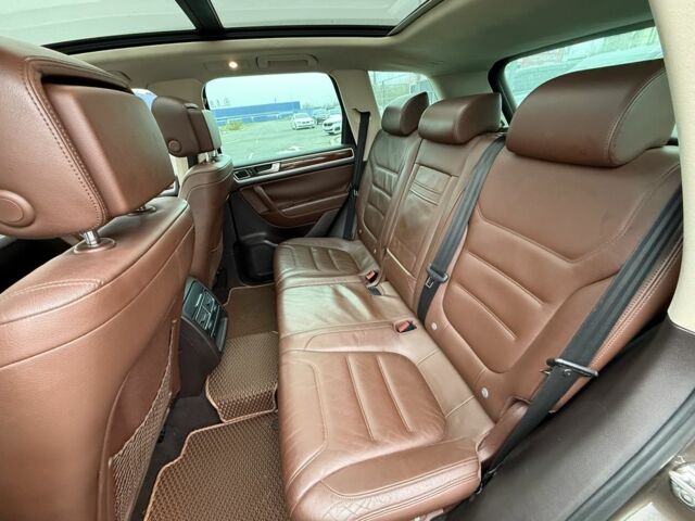 Коричневый Фольксваген Туарег, объемом двигателя 3 л и пробегом 213 тыс. км за 18000 $, фото 18 на Automoto.ua