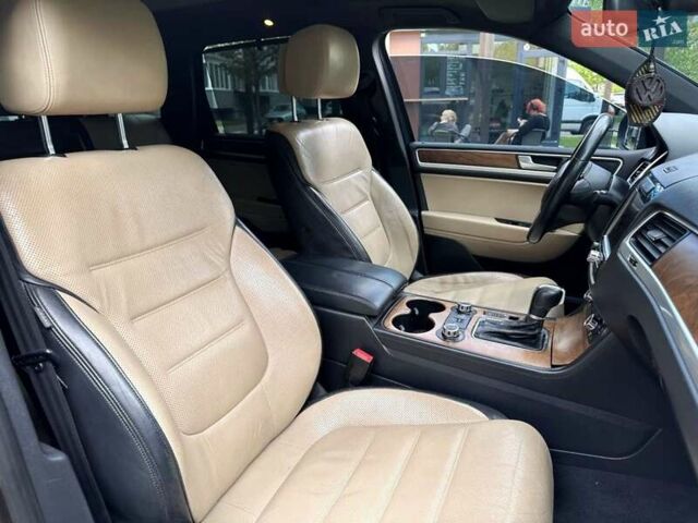 Коричневый Фольксваген Туарег, объемом двигателя 4.13 л и пробегом 294 тыс. км за 16999 $, фото 18 на Automoto.ua