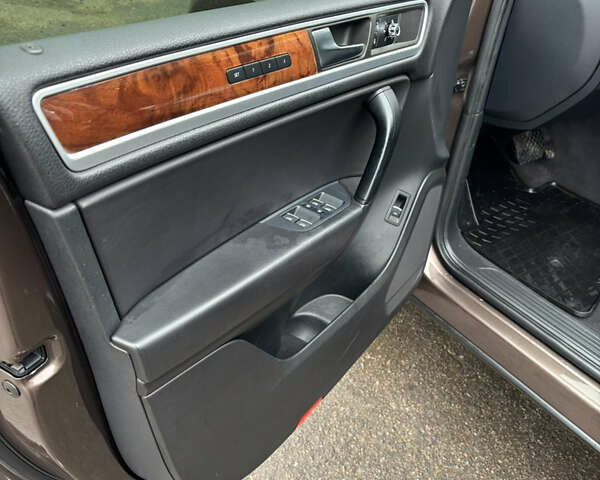 Коричневый Фольксваген Туарег, объемом двигателя 3 л и пробегом 204 тыс. км за 17400 $, фото 11 на Automoto.ua