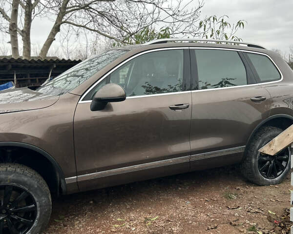 Коричневый Фольксваген Туарег, объемом двигателя 2.97 л и пробегом 300 тыс. км за 11000 $, фото 5 на Automoto.ua