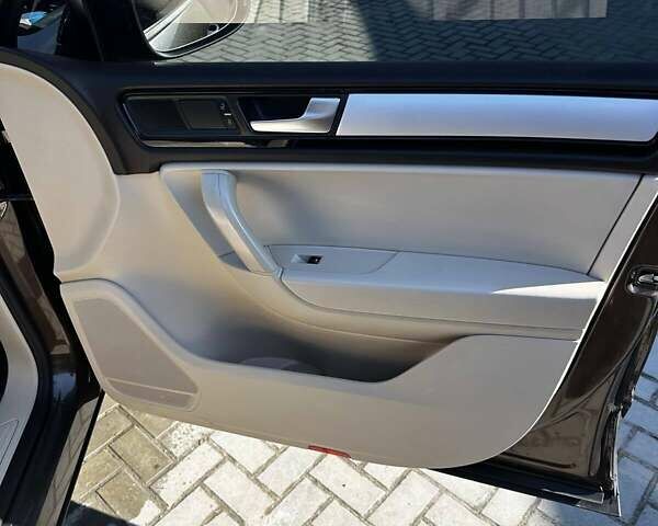 Коричневый Фольксваген Туарег, объемом двигателя 2.97 л и пробегом 274 тыс. км за 16300 $, фото 7 на Automoto.ua