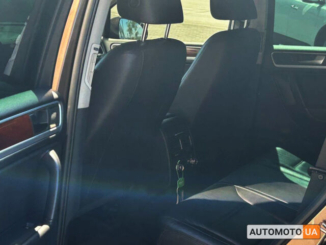 Коричневый Фольксваген Туарег, объемом двигателя 3 л и пробегом 266 тыс. км за 18500 $, фото 15 на Automoto.ua