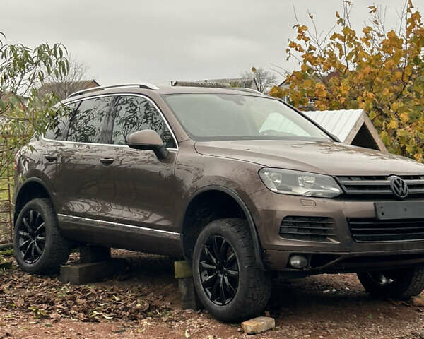 Коричневый Фольксваген Туарег, объемом двигателя 2.97 л и пробегом 300 тыс. км за 11000 $, фото 1 на Automoto.ua