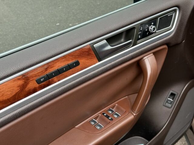 Коричневый Фольксваген Туарег, объемом двигателя 3 л и пробегом 213 тыс. км за 18000 $, фото 16 на Automoto.ua