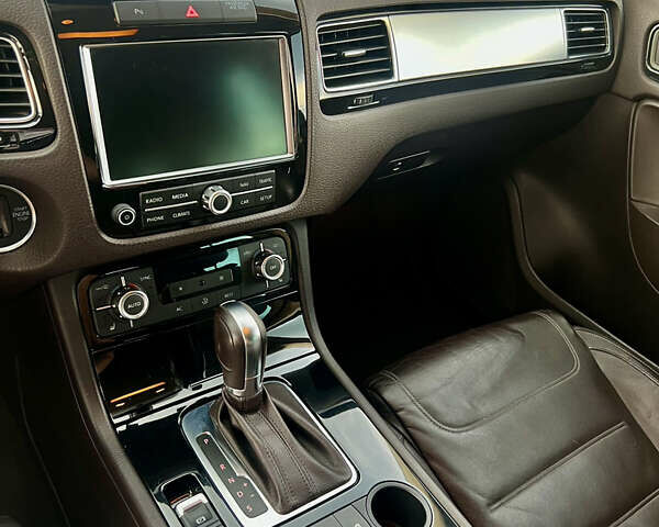 Коричневий Фольксваген Туарег, об'ємом двигуна 3 л та пробігом 222 тис. км за 17900 $, фото 24 на Automoto.ua