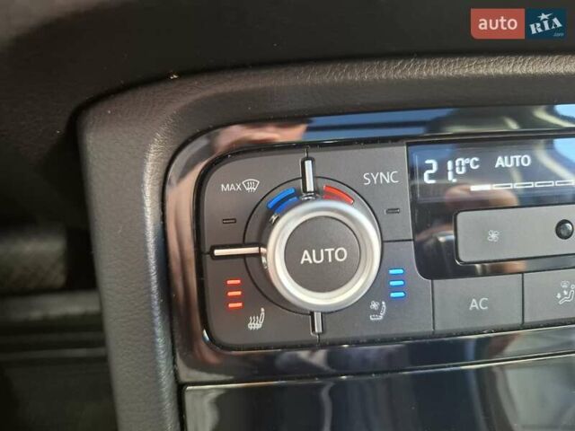 Коричневый Фольксваген Туарег, объемом двигателя 2.97 л и пробегом 295 тыс. км за 21499 $, фото 81 на Automoto.ua