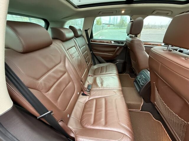 Коричневый Фольксваген Туарег, объемом двигателя 3 л и пробегом 213 тыс. км за 18000 $, фото 13 на Automoto.ua