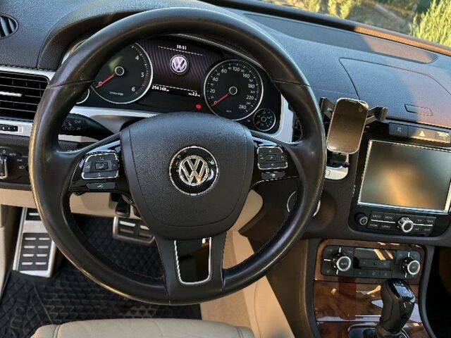 Коричневий Фольксваген Туарег, об'ємом двигуна 3 л та пробігом 278 тис. км за 18000 $, фото 3 на Automoto.ua