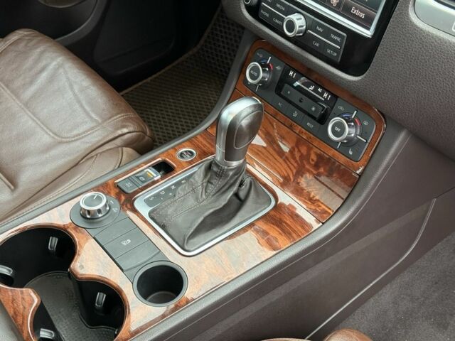 Коричневый Фольксваген Туарег, объемом двигателя 3 л и пробегом 213 тыс. км за 18000 $, фото 11 на Automoto.ua