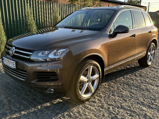 Коричневий Фольксваген Туарег, об'ємом двигуна 3 л та пробігом 278 тис. км за 18000 $, фото 2 на Automoto.ua