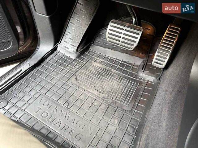 Коричневый Фольксваген Туарег, объемом двигателя 4.13 л и пробегом 294 тыс. км за 16999 $, фото 45 на Automoto.ua