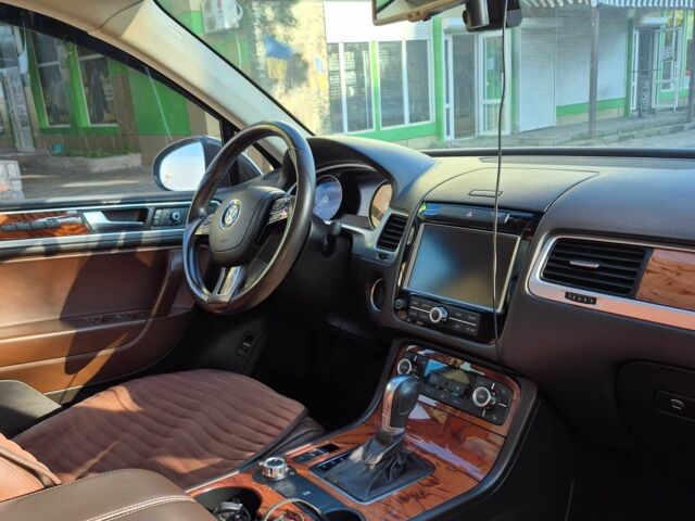 Коричневий Фольксваген Туарег, об'ємом двигуна 3 л та пробігом 300 тис. км за 17000 $, фото 1 на Automoto.ua