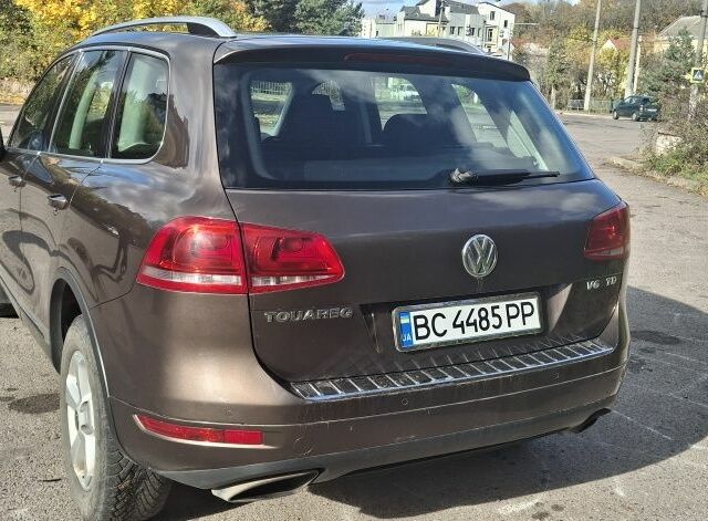 Коричневый Фольксваген Туарег, объемом двигателя 3 л и пробегом 321 тыс. км за 13000 $, фото 2 на Automoto.ua