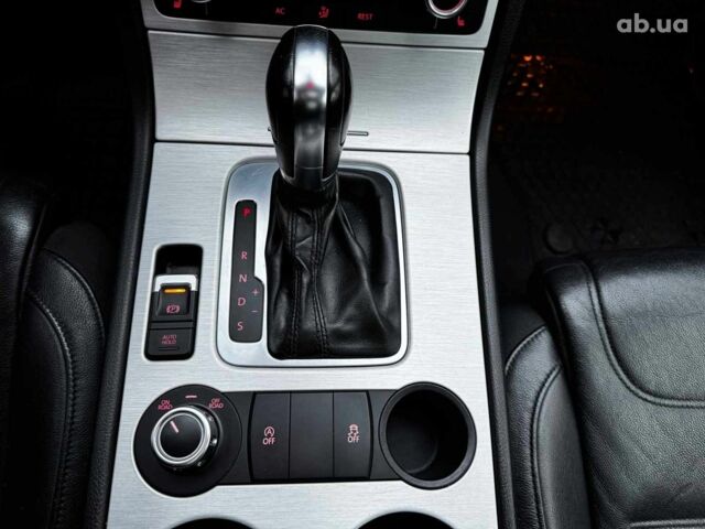 Коричневий Фольксваген Туарег, об'ємом двигуна 3 л та пробігом 296 тис. км за 19390 $, фото 20 на Automoto.ua