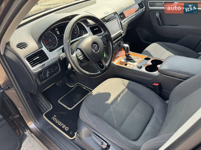 Коричневый Фольксваген Туарег, объемом двигателя 2.97 л и пробегом 214 тыс. км за 17490 $, фото 15 на Automoto.ua