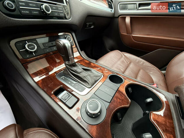 Коричневый Фольксваген Туарег, объемом двигателя 3 л и пробегом 225 тыс. км за 17999 $, фото 18 на Automoto.ua