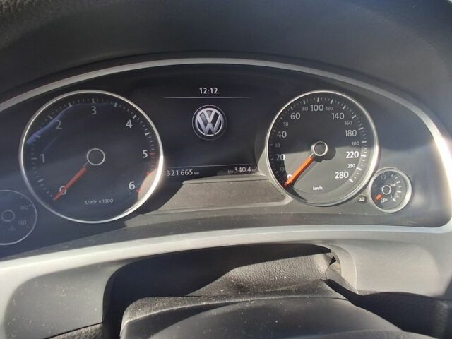 Коричневый Фольксваген Туарег, объемом двигателя 3 л и пробегом 321 тыс. км за 13000 $, фото 5 на Automoto.ua