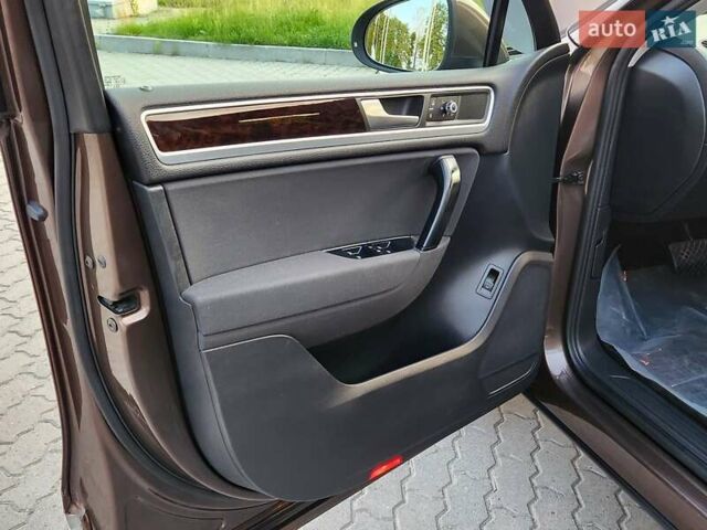 Коричневий Фольксваген Туарег, об'ємом двигуна 2.97 л та пробігом 130 тис. км за 22300 $, фото 29 на Automoto.ua