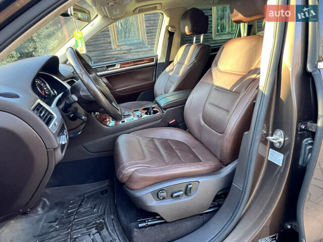 Коричневий Фольксваген Туарег, об'ємом двигуна 3 л та пробігом 245 тис. км за 17999 $, фото 35 на Automoto.ua