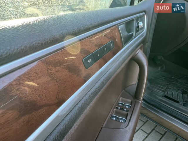 Коричневий Фольксваген Туарег, об'ємом двигуна 3 л та пробігом 245 тис. км за 17999 $, фото 39 на Automoto.ua