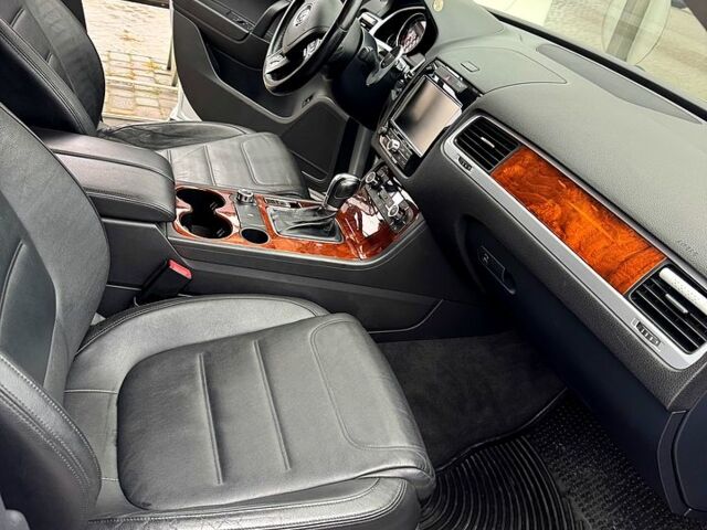 Коричневий Фольксваген Туарег, об'ємом двигуна 2 л та пробігом 345 тис. км за 16500 $, фото 4 на Automoto.ua