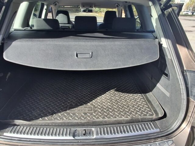 Коричневый Фольксваген Туарег, объемом двигателя 3 л и пробегом 321 тыс. км за 13000 $, фото 6 на Automoto.ua