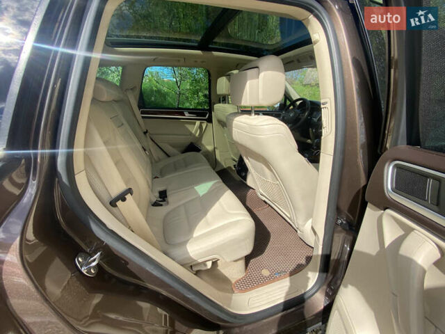 Коричневий Фольксваген Туарег, об'ємом двигуна 2.97 л та пробігом 348 тис. км за 20500 $, фото 23 на Automoto.ua