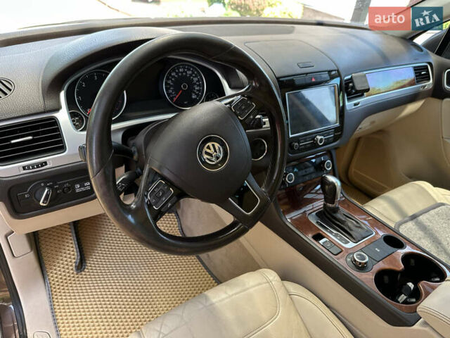 Коричневий Фольксваген Туарег, об'ємом двигуна 3 л та пробігом 280 тис. км за 16500 $, фото 13 на Automoto.ua