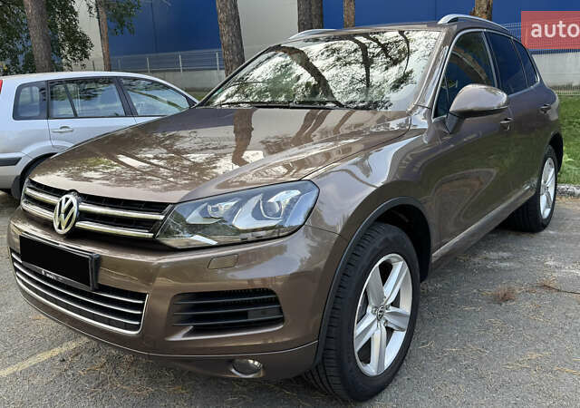 Коричневый Фольксваген Туарег, объемом двигателя 3 л и пробегом 230 тыс. км за 19200 $, фото 13 на Automoto.ua