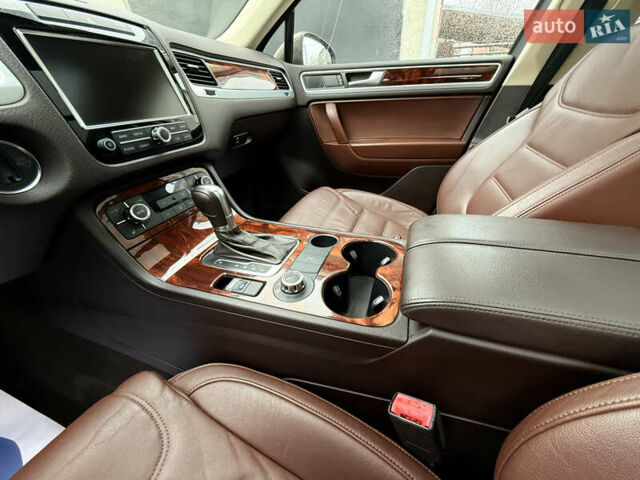 Коричневый Фольксваген Туарег, объемом двигателя 3 л и пробегом 225 тыс. км за 17999 $, фото 19 на Automoto.ua