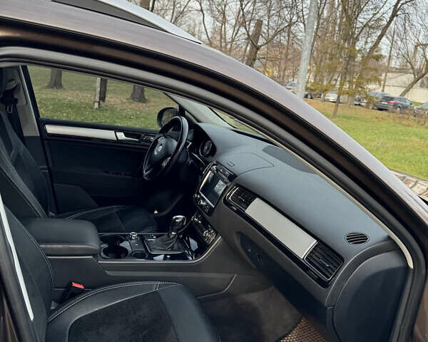 Коричневий Фольксваген Туарег, об'ємом двигуна 3 л та пробігом 550 тис. км за 14100 $, фото 11 на Automoto.ua