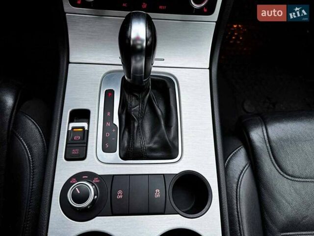 Коричневий Фольксваген Туарег, об'ємом двигуна 3 л та пробігом 296 тис. км за 19390 $, фото 20 на Automoto.ua