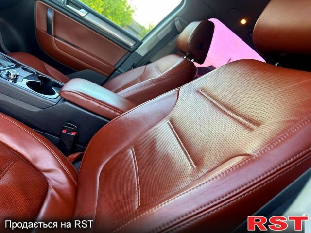 Коричневый Фольксваген Туарег, объемом двигателя 3 л и пробегом 193 тыс. км за 15499 $, фото 5 на Automoto.ua