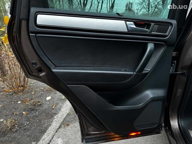 Коричневий Фольксваген Туарег, об'ємом двигуна 3 л та пробігом 296 тис. км за 19390 $, фото 24 на Automoto.ua