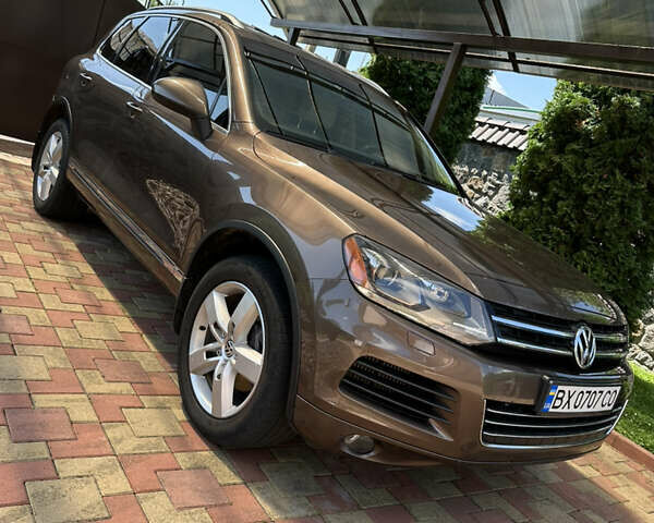 Коричневий Фольксваген Туарег, об'ємом двигуна 3 л та пробігом 280 тис. км за 16500 $, фото 10 на Automoto.ua