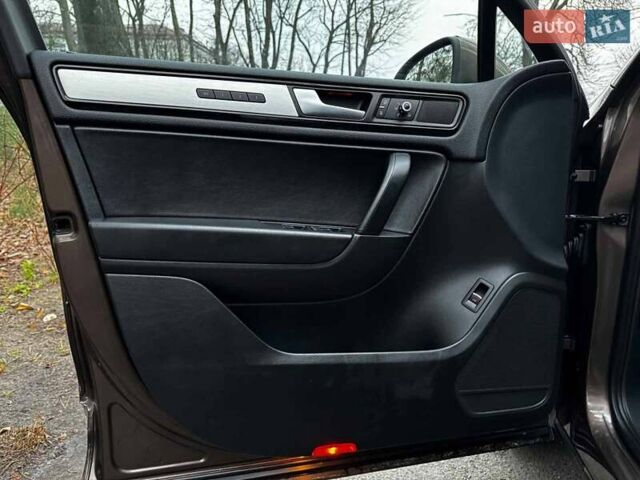 Коричневий Фольксваген Туарег, об'ємом двигуна 3 л та пробігом 296 тис. км за 19390 $, фото 9 на Automoto.ua