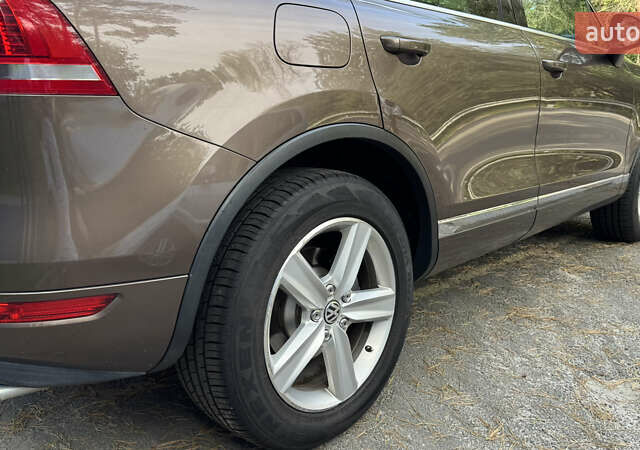 Коричневый Фольксваген Туарег, объемом двигателя 3 л и пробегом 230 тыс. км за 19200 $, фото 5 на Automoto.ua