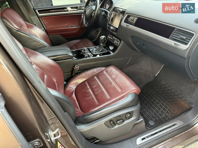 Коричневый Фольксваген Туарег, объемом двигателя 2.97 л и пробегом 228 тыс. км за 18200 $, фото 17 на Automoto.ua