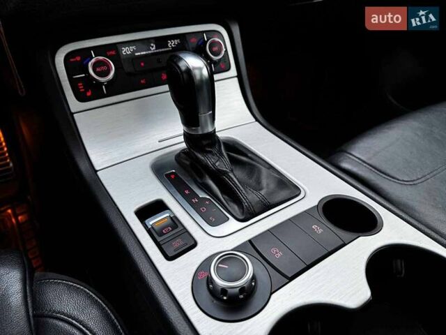 Коричневий Фольксваген Туарег, об'ємом двигуна 3 л та пробігом 296 тис. км за 19390 $, фото 21 на Automoto.ua