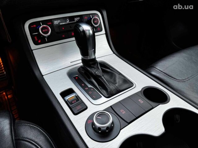 Коричневий Фольксваген Туарег, об'ємом двигуна 3 л та пробігом 296 тис. км за 19390 $, фото 21 на Automoto.ua